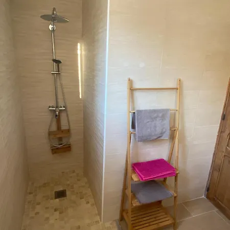 Maison Spacieuse, Chaleureuse, Wifi Et Parking Prive